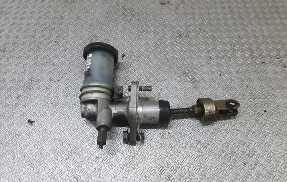 Suzuki Grand Vitara I Clutch master cylinder