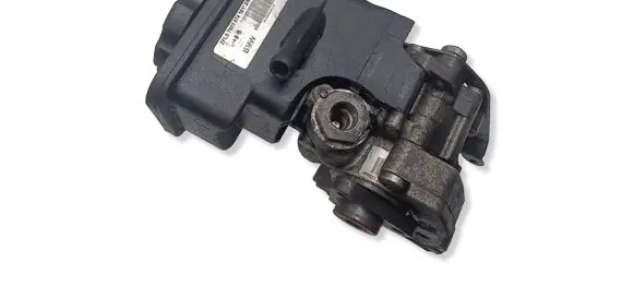 BMW 3 E90 E91 Power steering pump 7693974101