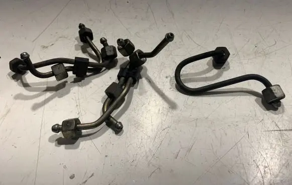 Citroen Xsara Picasso Fuel injector supply line/pipe 