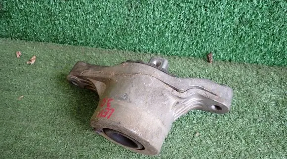 Maserati Levante Engine mount bracket 06700036280