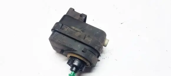 Headlight level adjustment motor