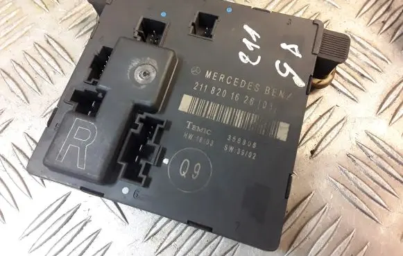 Mercedes-Benz E W211 Door control unit/module 2118201626 A2118201626