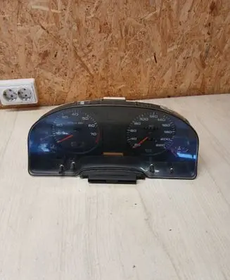 Audi 80 90 B3 Speedometer (instrument cluster) 81117477