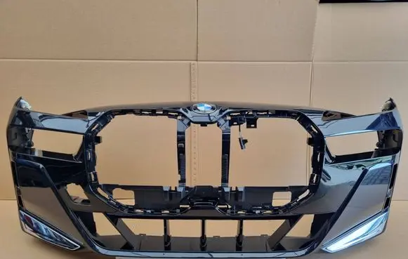 BMW 7 G70 Front bumper 51118081544