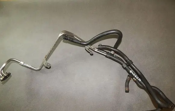 Audi Q3 8U Engine coolant pipe/hose 04E122157H