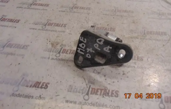Mercedes-Benz E W211 Front door lower hinge 