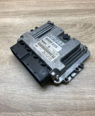 KIA Carens II Engine control unit/module ECU 3911327491 0281016829