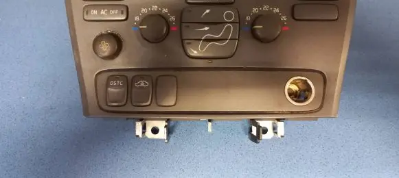 Volvo V70 Climate control unit 8682930