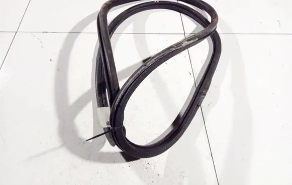Volkswagen Golf V Rubber seal front coupe door 