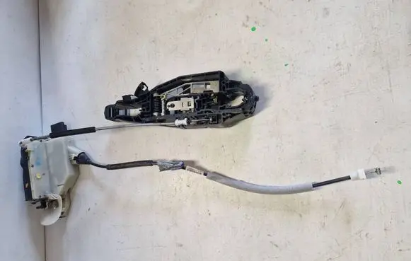 Citroen C4 II Front door lock 9685351380