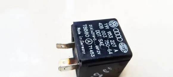 Volkswagen PASSAT B4 Other relay 191953227A