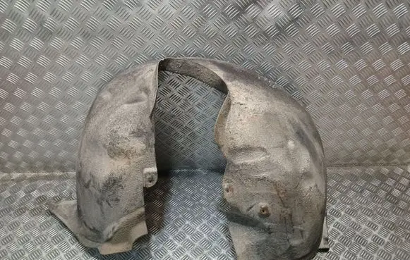 Front wheel arch liner splash guards