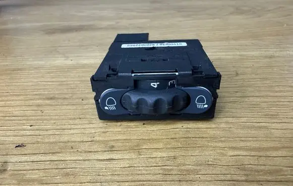 Opel Vivaro Headlight level height control switch 8200022569