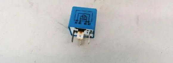 Audi A6 S6 C5 4B Other relay 8D0951253A