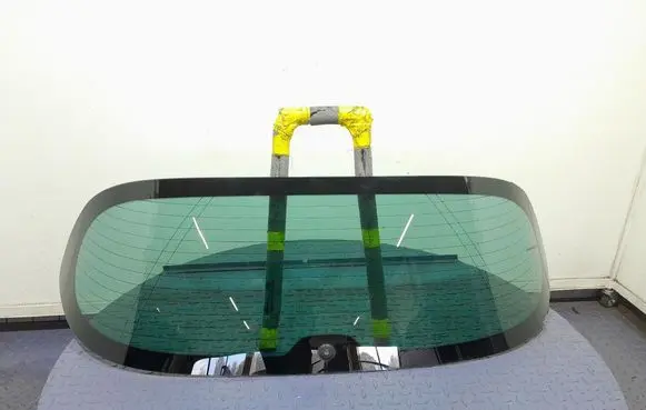 Peugeot 308 Rear windscreen/windshield window