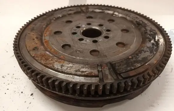 Toyota Avensis T250 Dual mass flywheel 135400R010