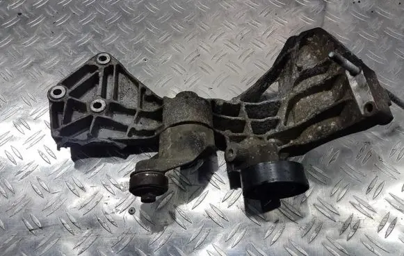 Mercedes-Benz A W168 Engine mounting bracket