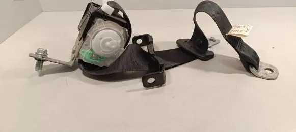 Middle seatbelt (rear)