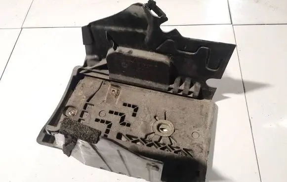 Battery box tray