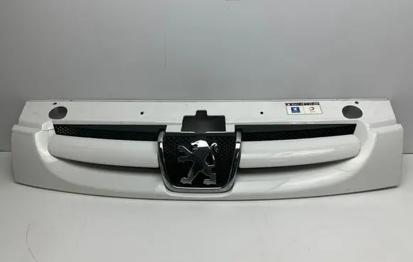 Peugeot Partner Front bumper upper radiator grill 3268T01