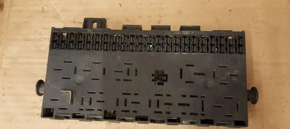 Volkswagen Golf II Fuse module 171941813D 171941821D