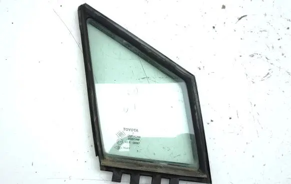 Toyota Corolla Verso AR10 Front door vent window glass four-door 682150F010