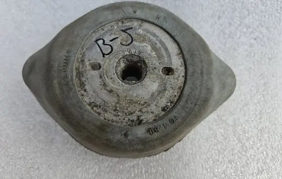 Audi A4 S4 B5 8D Gearbox mount 8D0399151J
