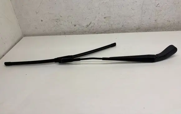 Volvo S60 Front wiper blade arm 30697573