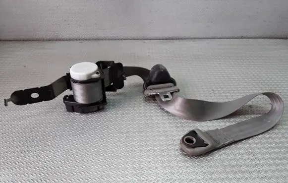 Chrysler Voyager Third row seat belt 
