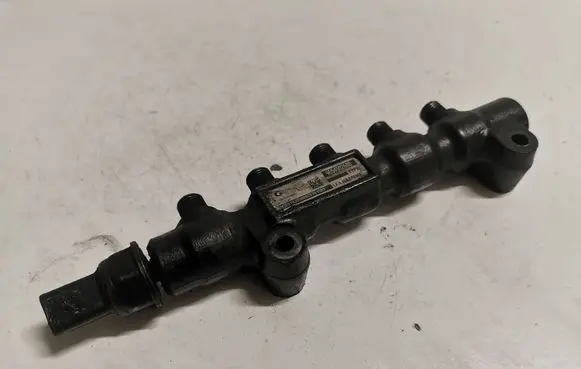 Citroen C4 I Fuel main line pipe 9654592680