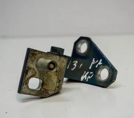 Volkswagen Golf Plus Front door upper hinge 1K0831401M