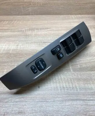 Toyota Prius (XW20) Electric window control switch 8482047012
