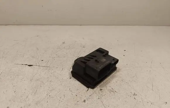 BMW 5 F10 F11 Glow plug pre-heat relay 857008702