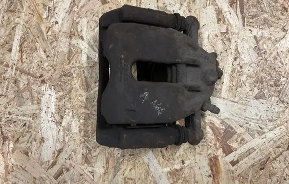 Nissan Note (E11) Front brake caliper 