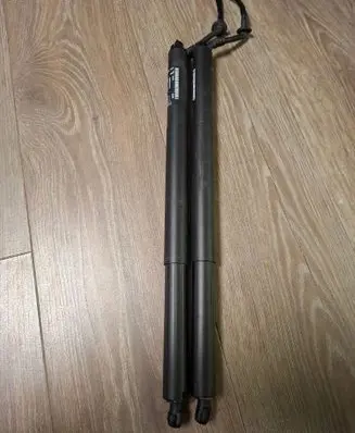 Ford Capri EV Tailgate/trunk strut/damper R2KBR402A55AA