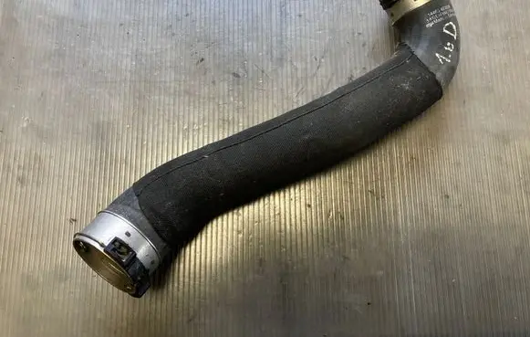 Intercooler hose/pipe