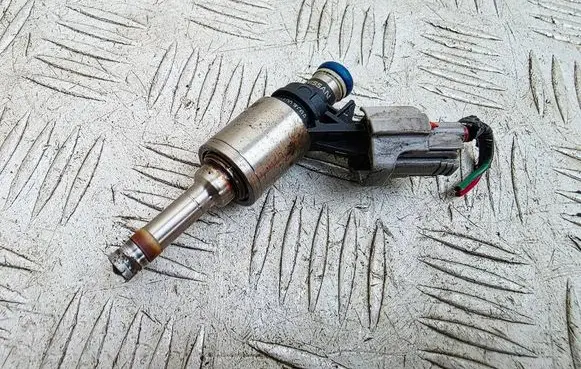 Nissan Juke I F15 Fuel injector 166001KC0A 0261500092