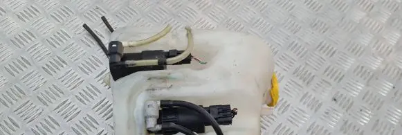 Nissan Terrano Windshield washer fluid reservoir/tank