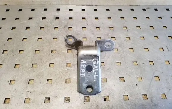 Toyota Avensis Verso Rear door lower hinge
