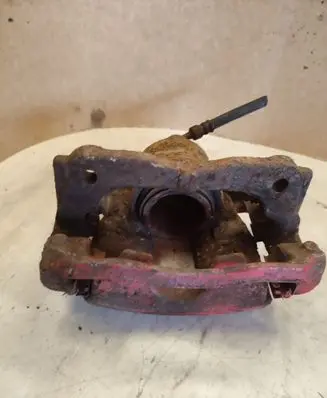 Honda CR-V Front brake caliper