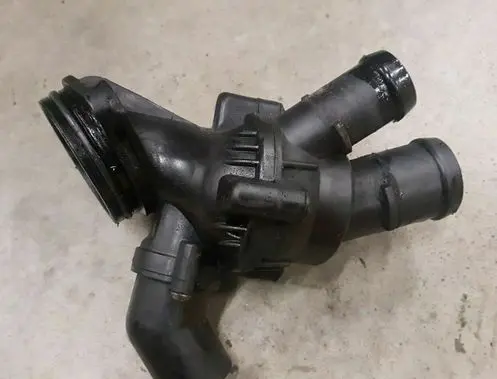 Thermostat/thermostat housing
