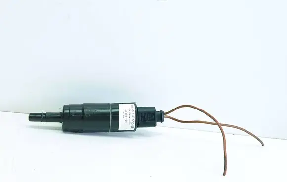 Skoda Octavia Mk1 (1U) Headlight washer pump 1J0955681