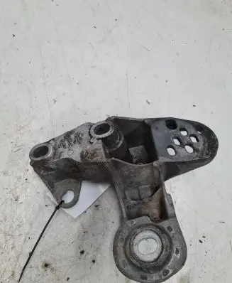 Audi A6 S6 C5 4B Engine mounting bracket