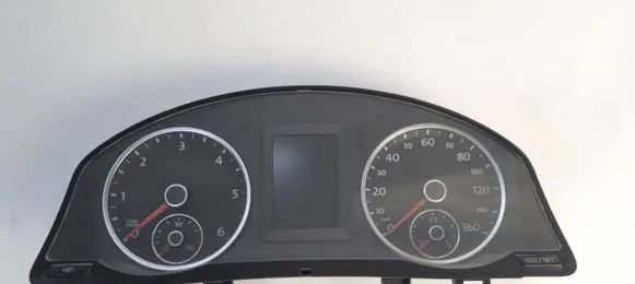 Volkswagen Tiguan Speedometer (instrument cluster) 5N0920971B