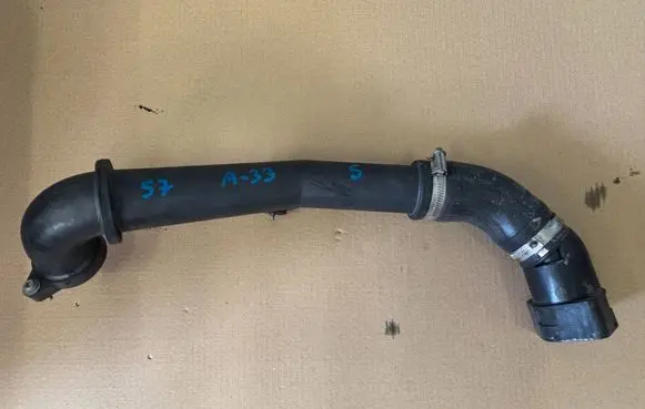 Skoda Octavia Mk3 (5E) Intercooler hose/pipe 04L145770S