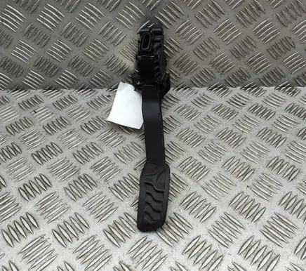 Accelerator throttle pedal