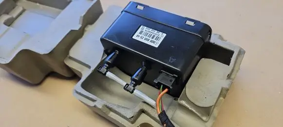 Mercedes-Benz GL X164 Central locking vacuum pump 0008002548 A2118000035