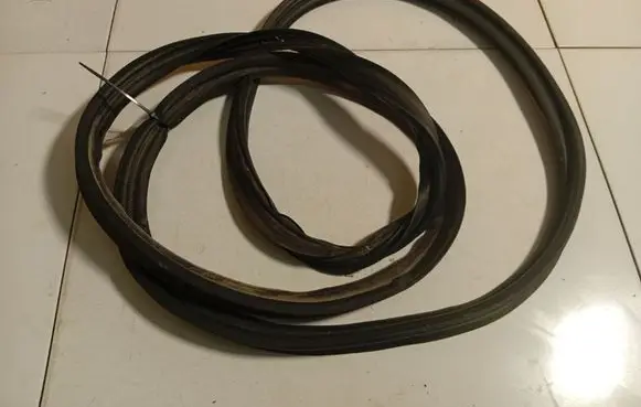 Mazda 3 II Trunk rubber seal (body)