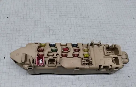 Mazda 626 Fuse module 7C240042