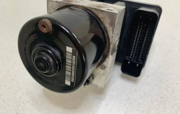 Volkswagen Touran I ABS Pump 1K0907379AA 1K0614517T